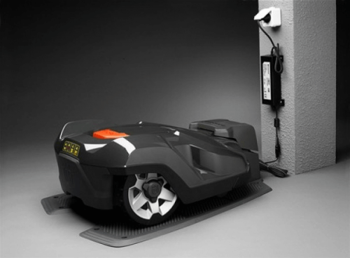Газонокосилка робот Husqvarna Automover® 440 [4000 м² / 24 см / 12,9 кг]
