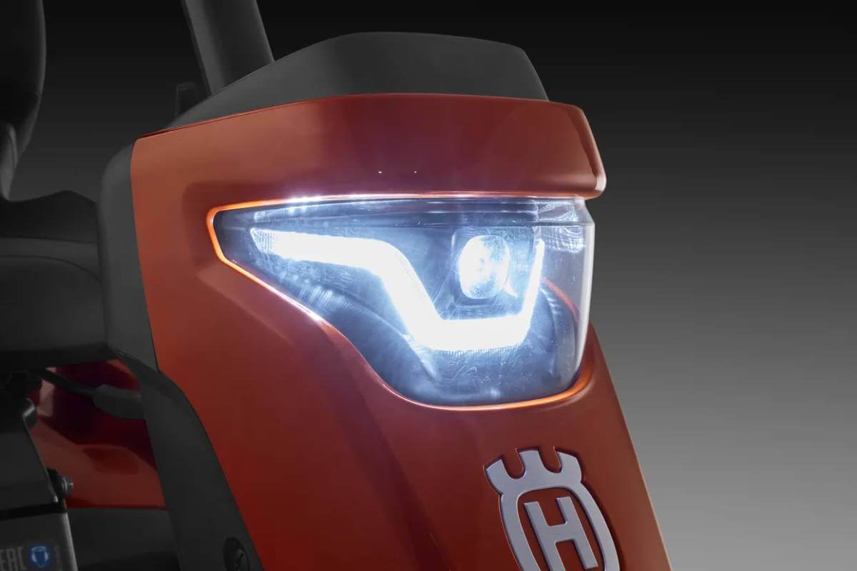 Садовый райдер Husqvarna® R 316TsX AWD [603 см³ / 94 см / 251 кг]