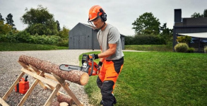 Бензопила Husqvarna® 450e II [38 см / 3,2 л.с / 5,1 кг]