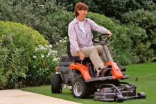 Садовый райдер Husqvarna® R112C5 [413 см³ / 85 см / 196 кг] с декой 85 см