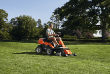 Садовый райдер Husqvarna® R214T [586 см³ / 94 см / 207 кг]