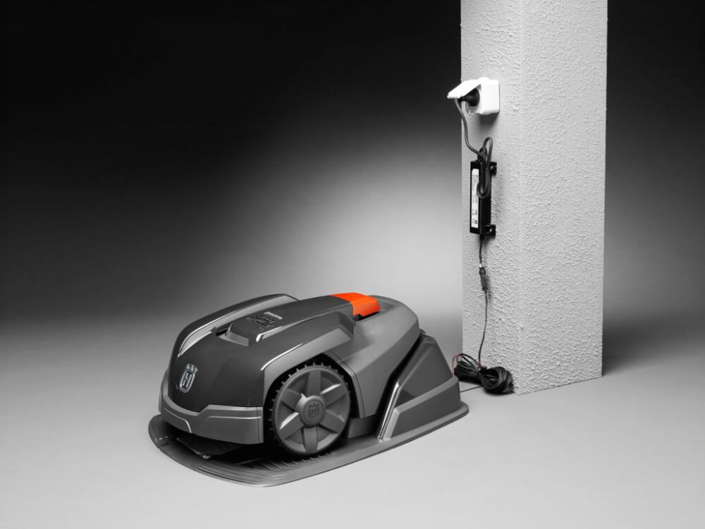 Газонокосилка робот Husqvarna Automower® 105 [600 м² / 17 см / 6,9 кг]
