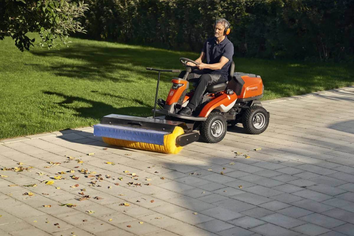 Садовый райдер Husqvarna® R 316TsX AWD [603 см³ / 94 см / 251 кг]