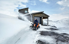 Садовый райдер Husqvarna® R 320 XAWD [500 см³ / 94 см / 125 кг] с травосборником